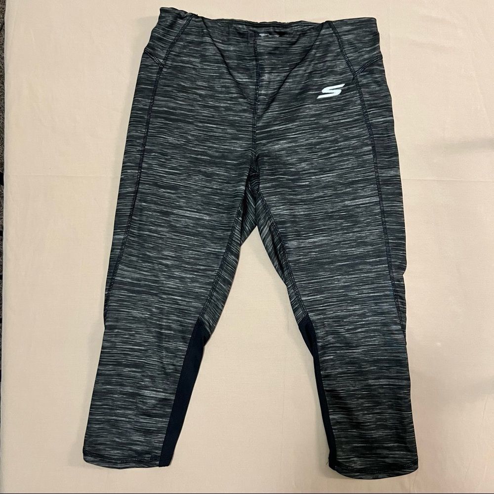 Skechers/performance knee length leggings size medium.